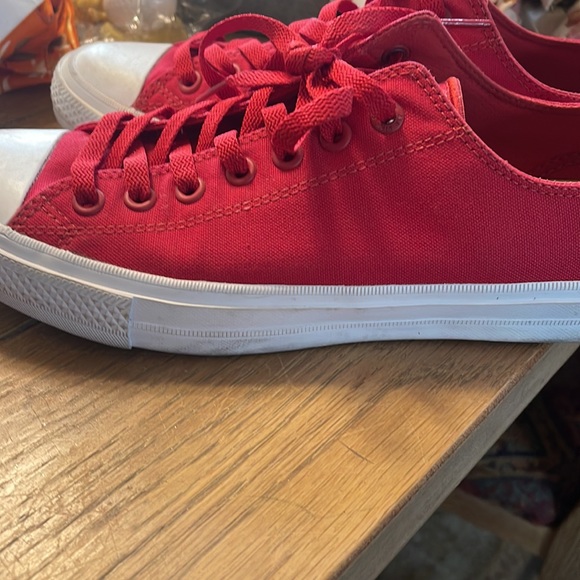 CHUCK TAYLOR MEN’S RED CONVERSE - Picture 7 of 7